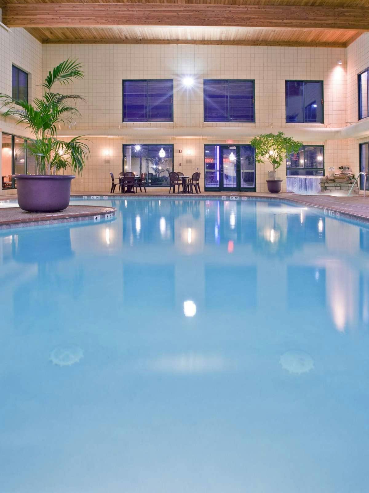 Hotel Holiday Inn Express Holland photo 5