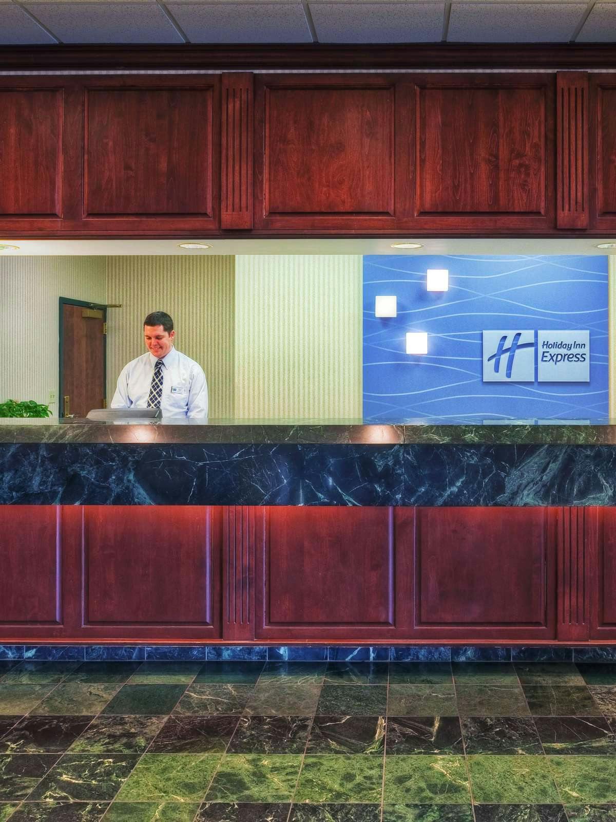 Hotel Holiday Inn Express Hendersonville photo 2