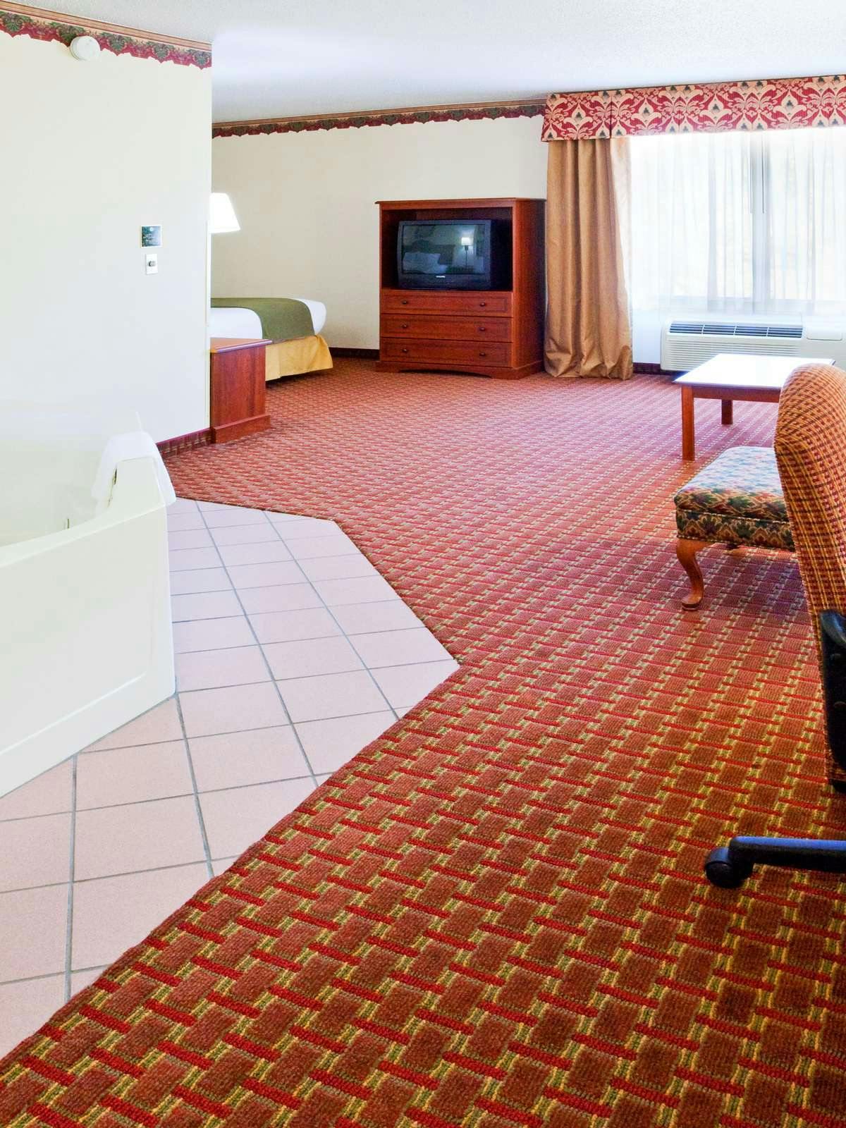 Hotel Holiday Inn Express Hillsville photo 2