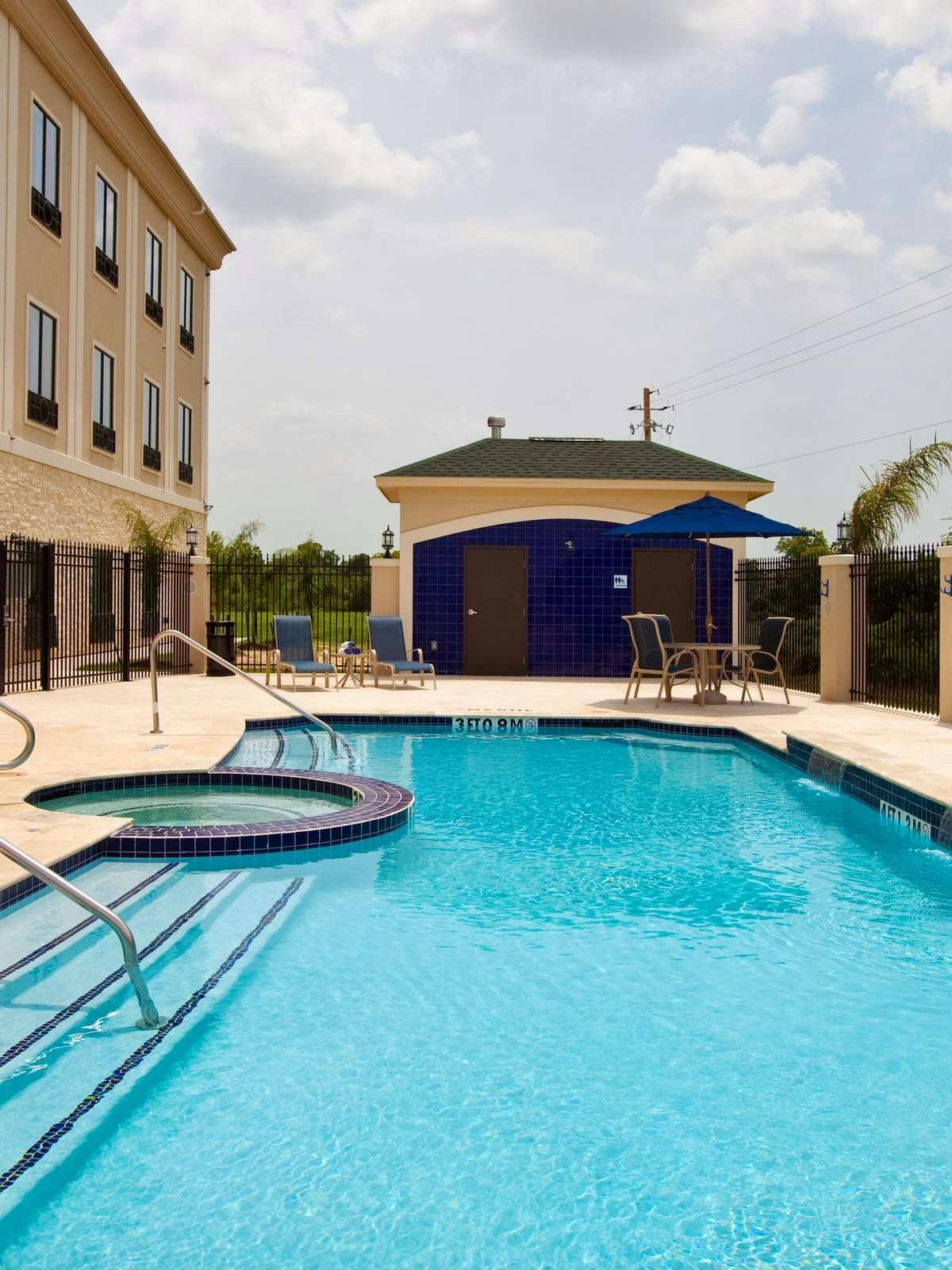 Hotel Holiday Inn Express Hotel & Suites Alvin photo 5
