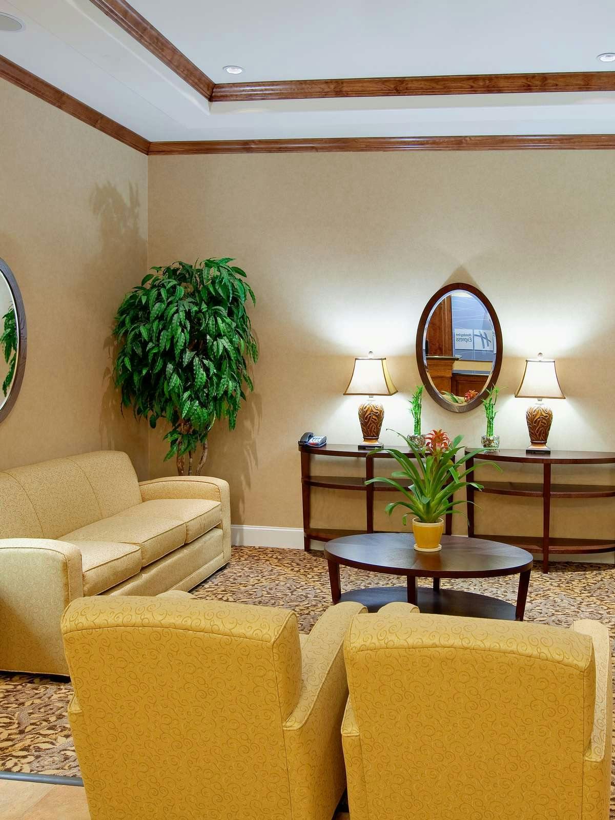 Hotel Holiday Inn Express Hotel & Suites Alvin photo 3
