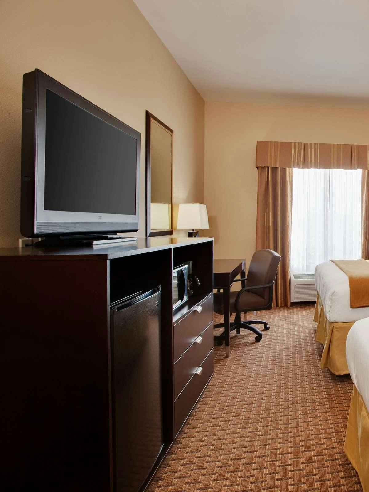 Hotel Holiday Inn Express Hotel & Suites Alvin photo 2