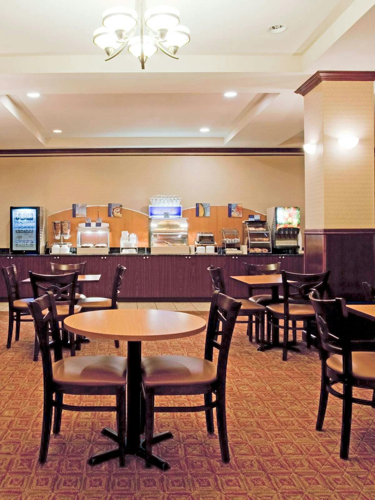 Hotel Holiday Inn Express Hotel & Suites Amarillo South photo 5