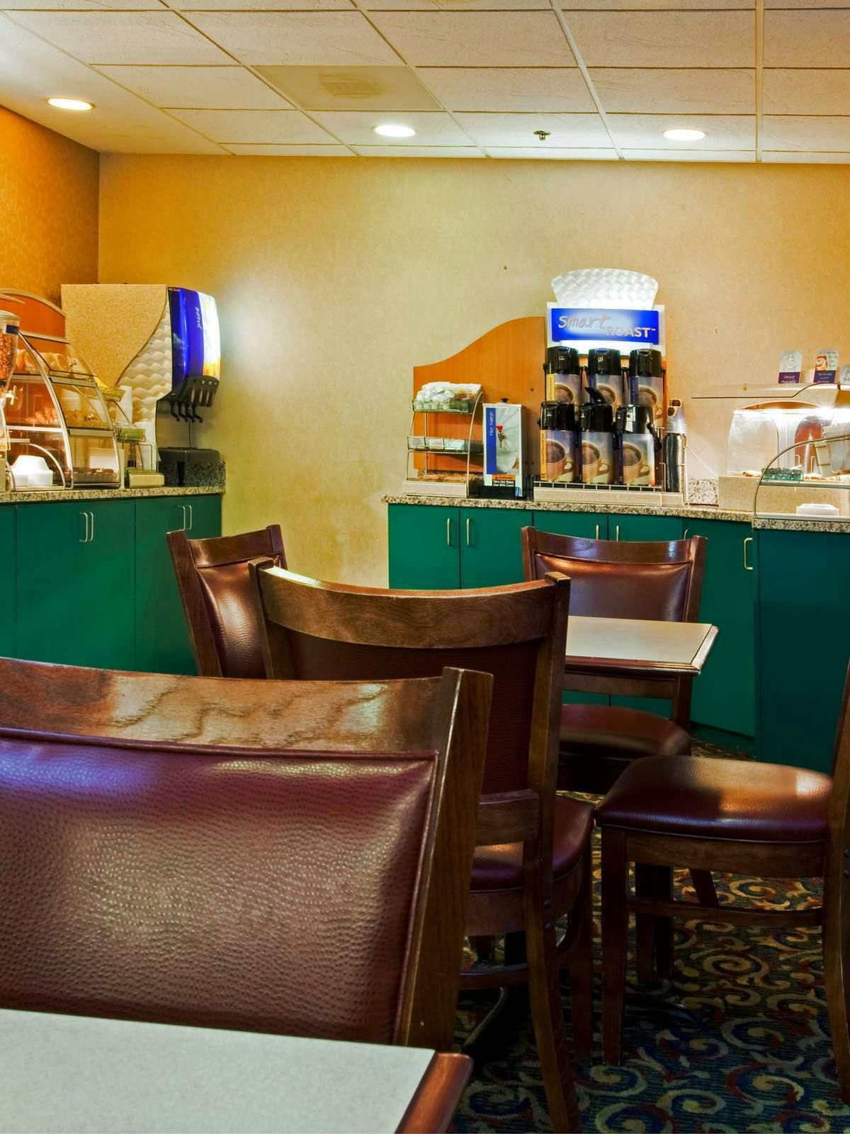 Hotel Holiday Inn Express Hillsborough photo 5