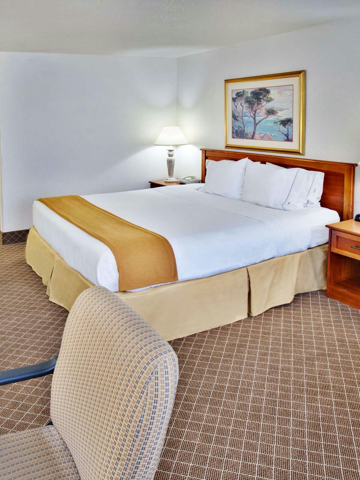 Hotel Holiday Inn Express Hotel & Suites Ames photo 1