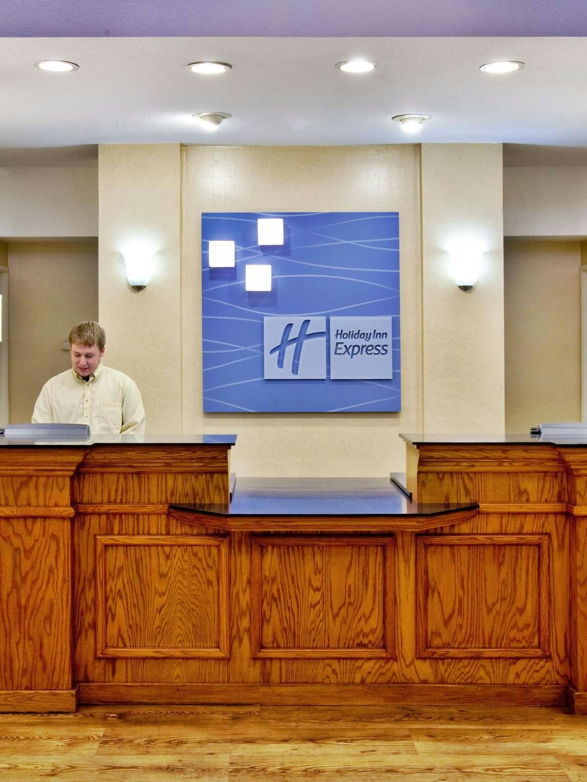 Hotel Holiday Inn Express Hotel & Suites Ames photo 4