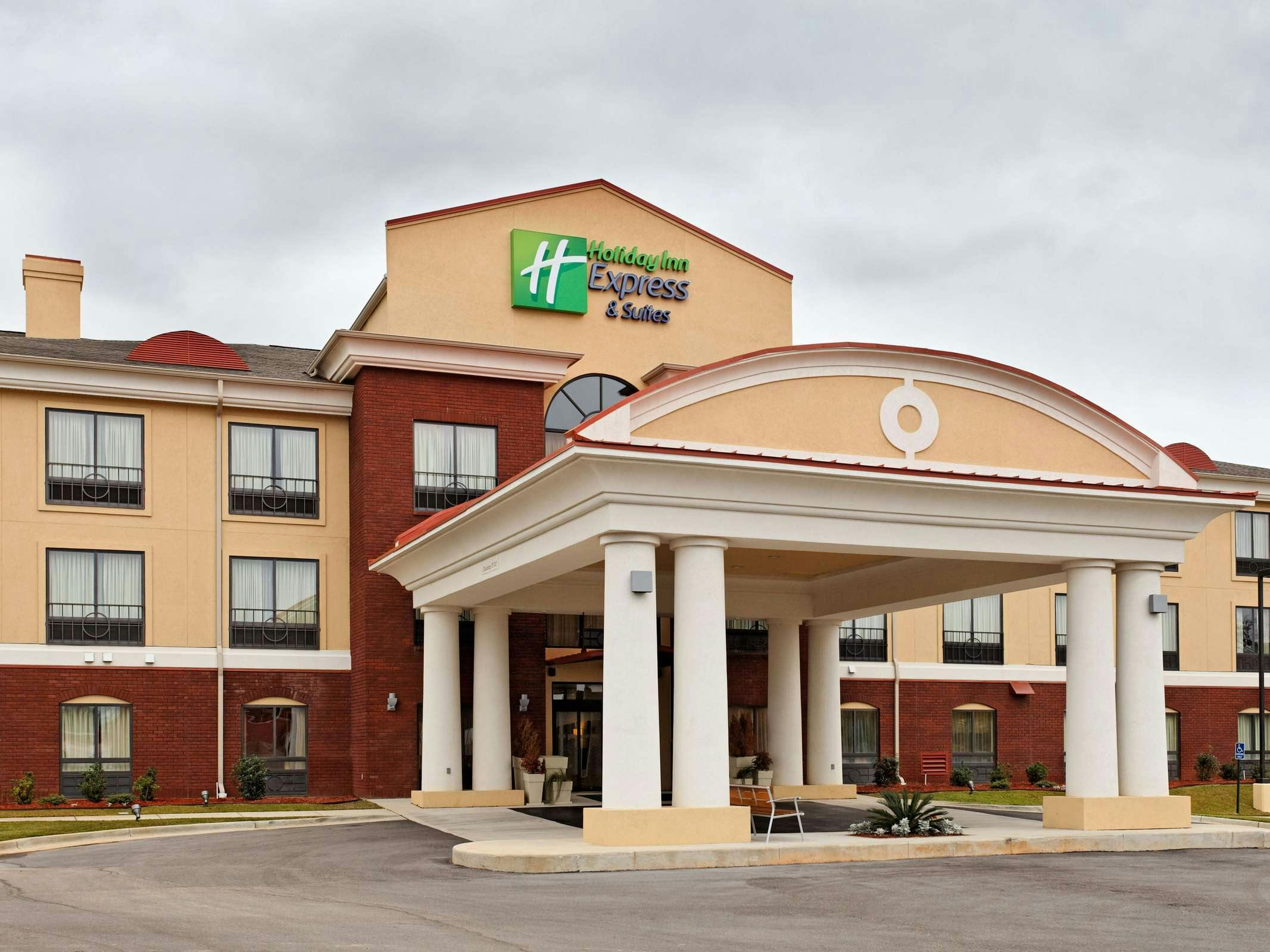 Holiday Inn Express Hotel & Suites Andalusia