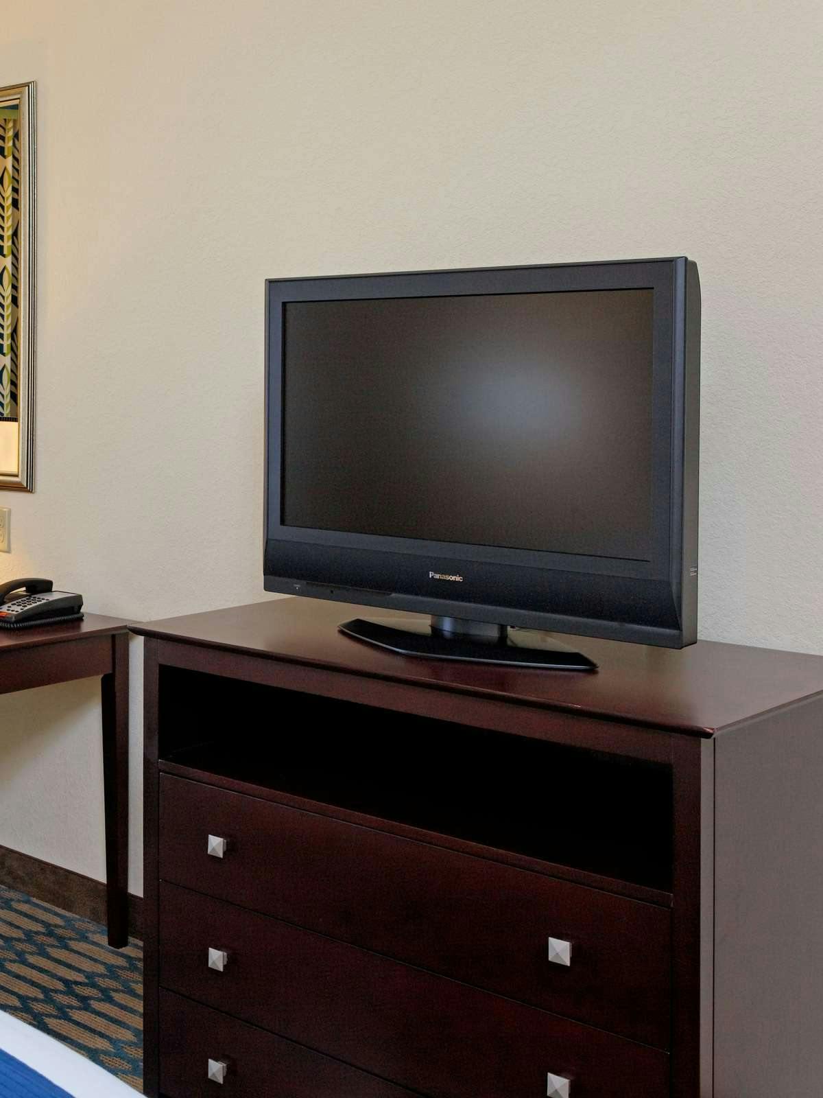 Hotel Holiday Inn Express Hotel & Suites Andalusia photo 2