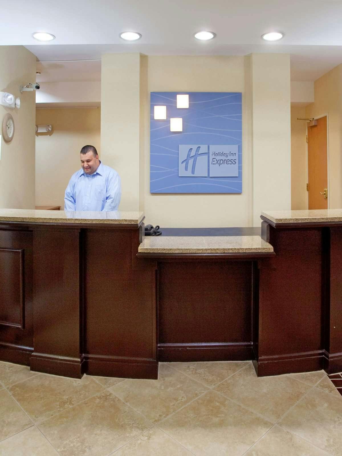 Hotel Holiday Inn Express Hotel & Suites Anderson photo 5