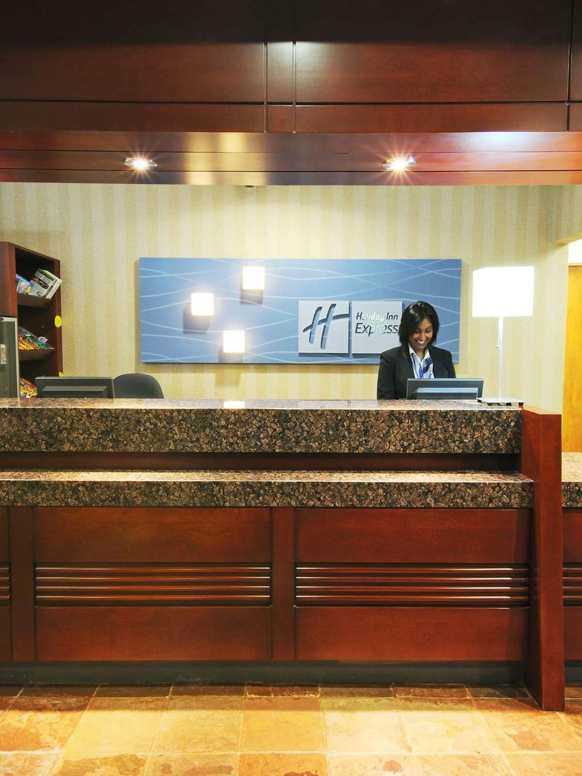 Hotel Holiday Inn Express Hotel & Suites Brampton photo 4