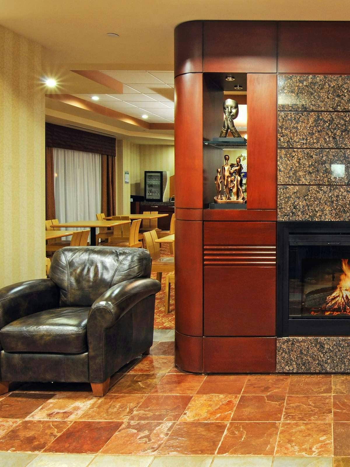 Hotel Holiday Inn Express Hotel & Suites Brampton photo 3