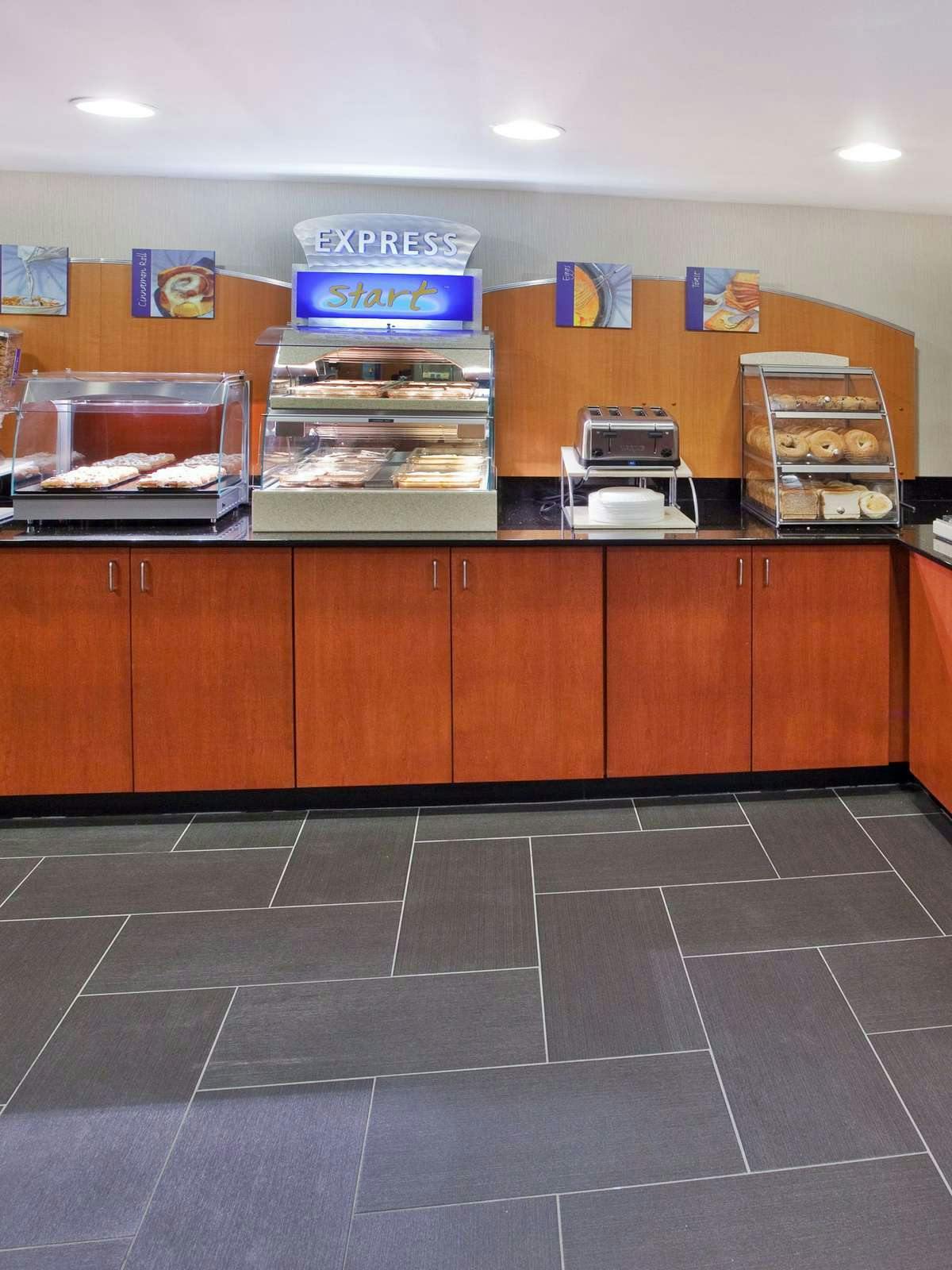 Hotel Holiday Inn Express Hotel & Suites Atlanta Downtown photo 4