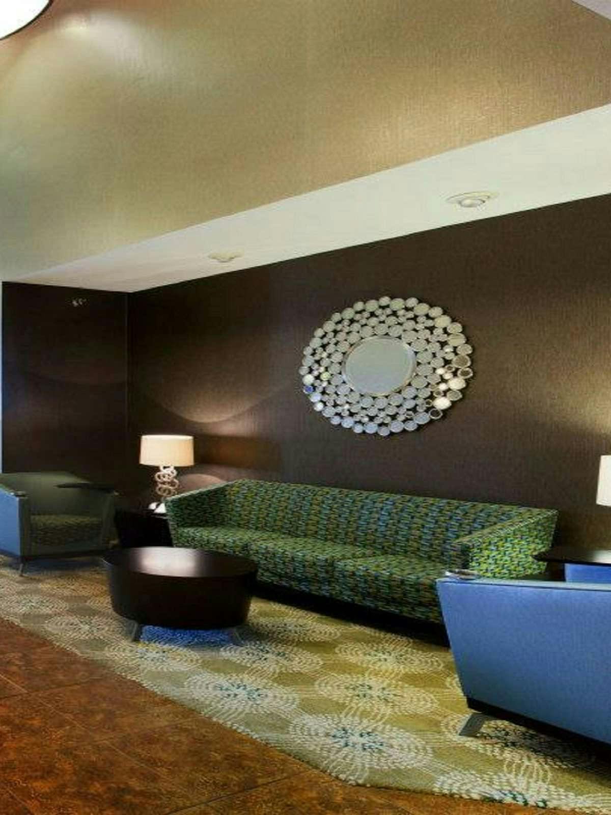 Hotel Holiday Inn Express Hotel & Suites Brandon photo 3