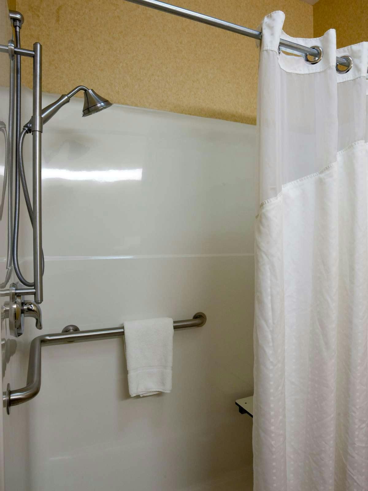 Hotel Holiday Inn Express Hotel & Suites Brandon photo 2