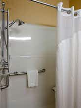 Hotel Holiday Inn Express Hotel & Suites Brandon photo 2