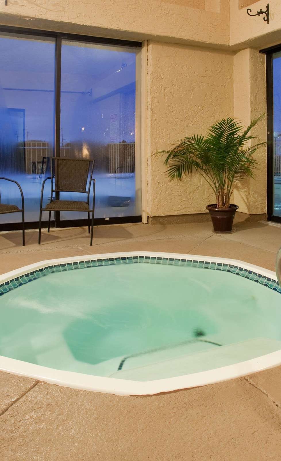 Holiday Inn Express Hotel & Suites Branson 76 Central