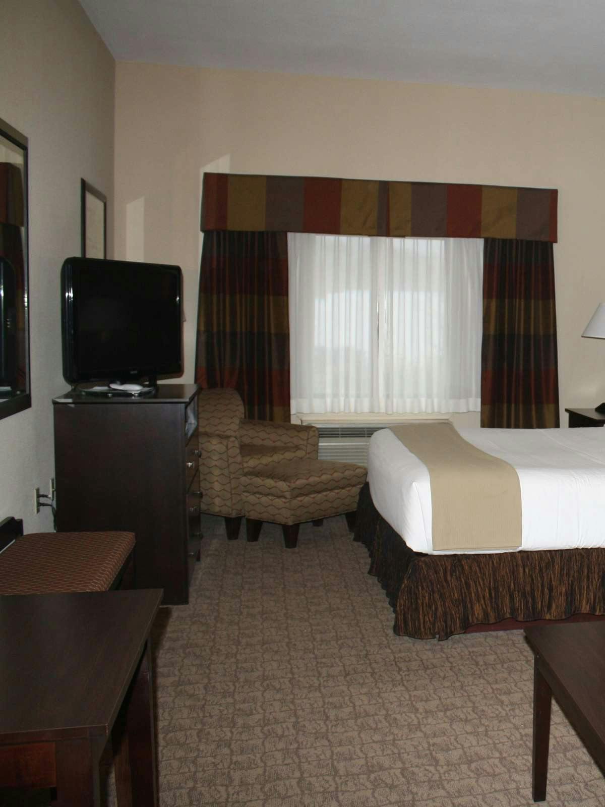 Hotel Holiday Inn Express Hotel & Suites Bridgeport photo 2