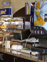 Hotel Holiday Inn Express Hotel & Suites Bridgeport photo 3