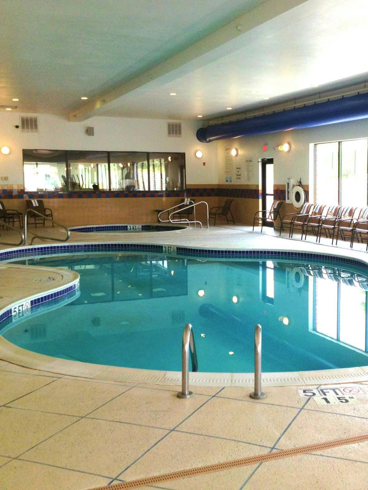 Hotel Holiday Inn Express Hotel & Suites Bridgeport photo 4