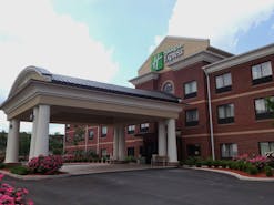 Holiday Inn Express Hotel & Suites Bridgeport