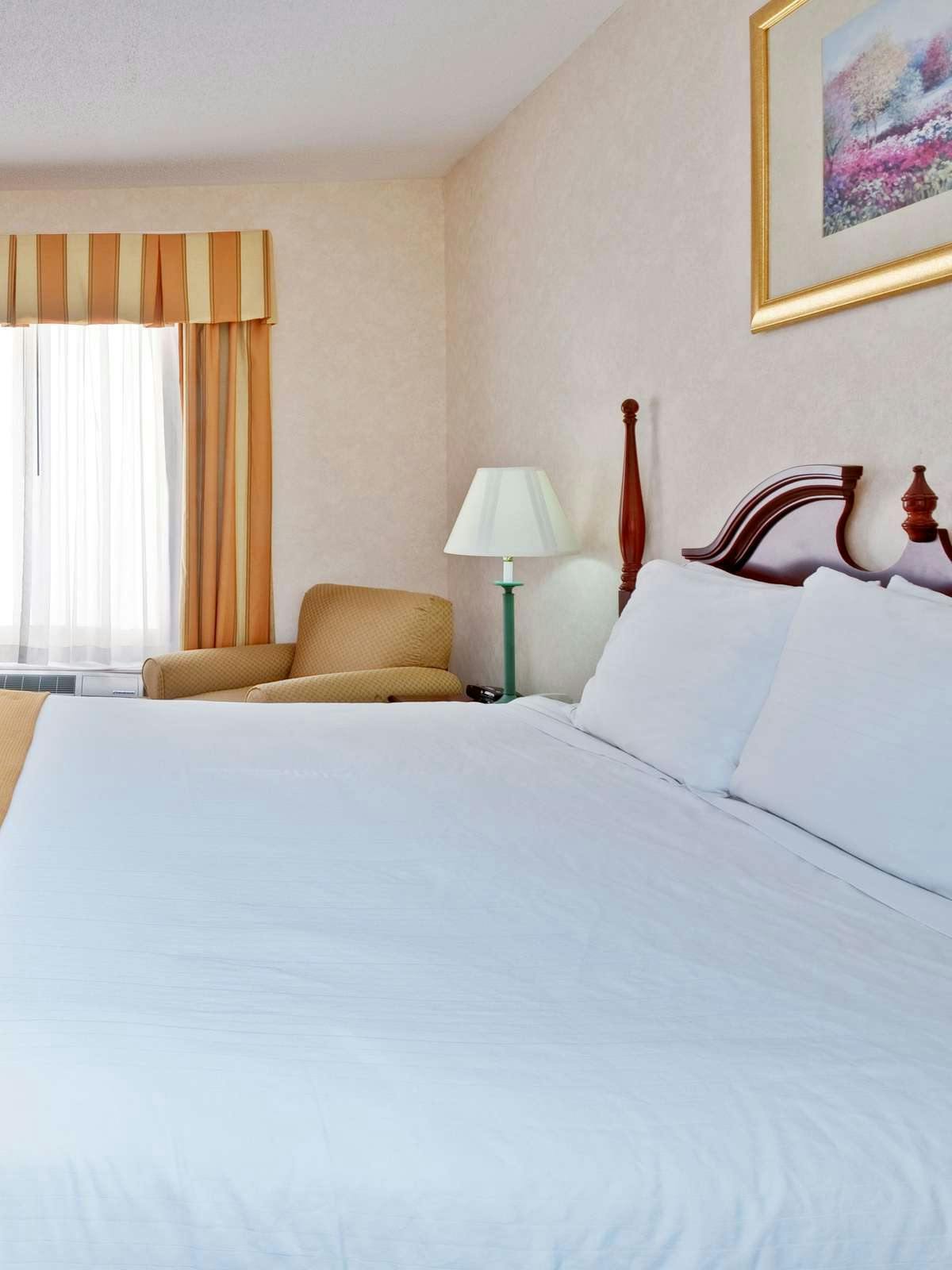 Hotel Holiday Inn Express Hotel & Suites Brookville photo 1