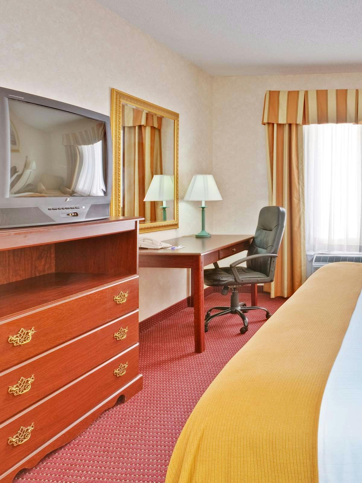 Hotel Holiday Inn Express Hotel & Suites Brookville photo 2