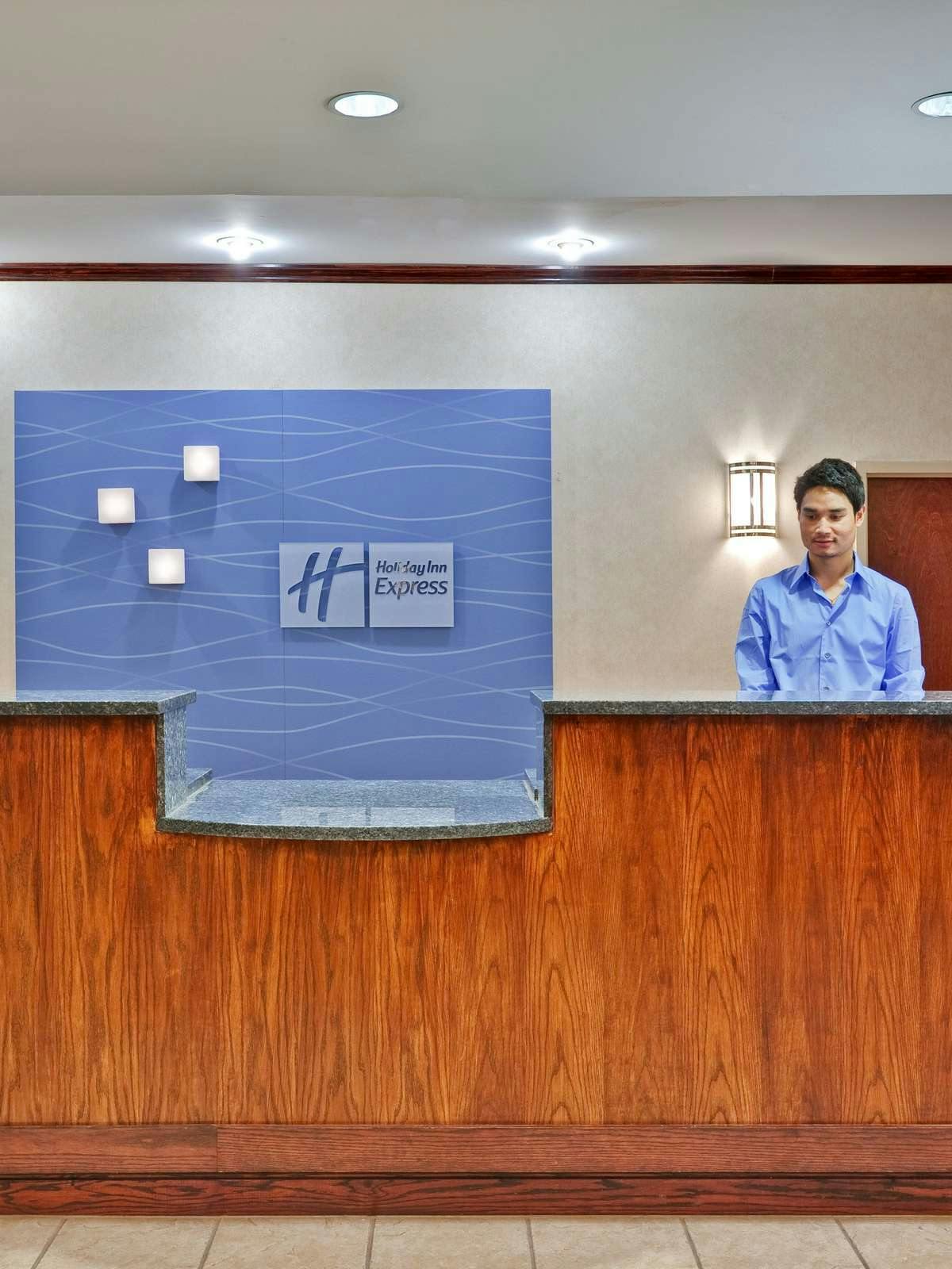 Hotel Holiday Inn Express Hotel & Suites Brookville photo 4