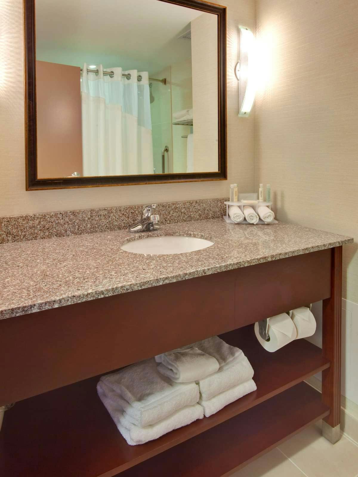 Hotel Holiday Inn Express Hotel & Suites Brockville photo 2