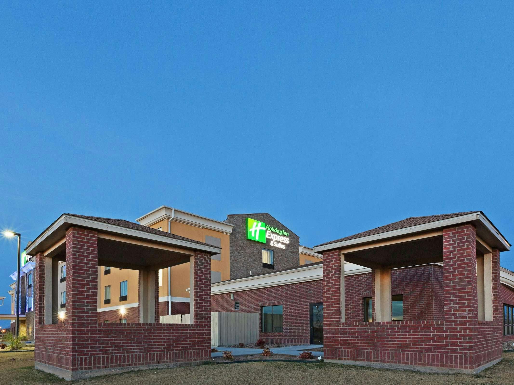 Holiday Inn Express Hotel & Suites Brownfield