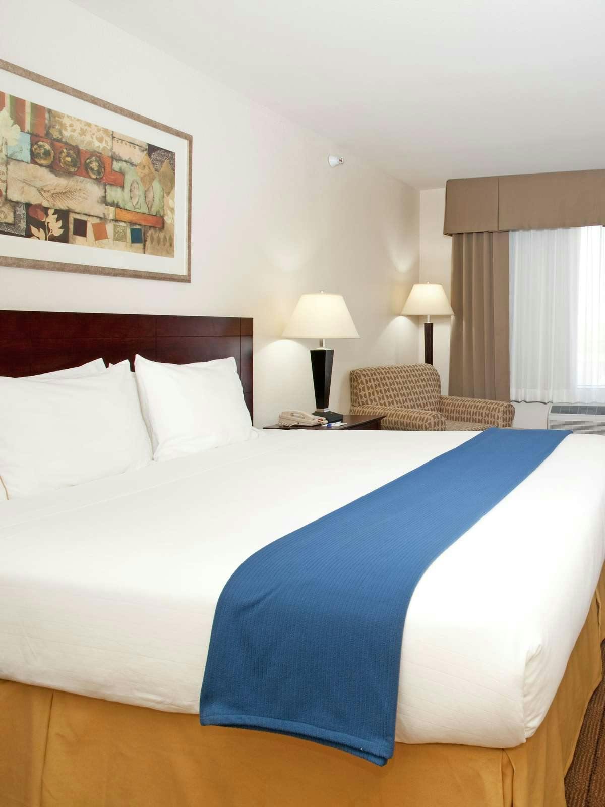 Hotel Holiday Inn Express Hotel & Suites Buffalo photo 1