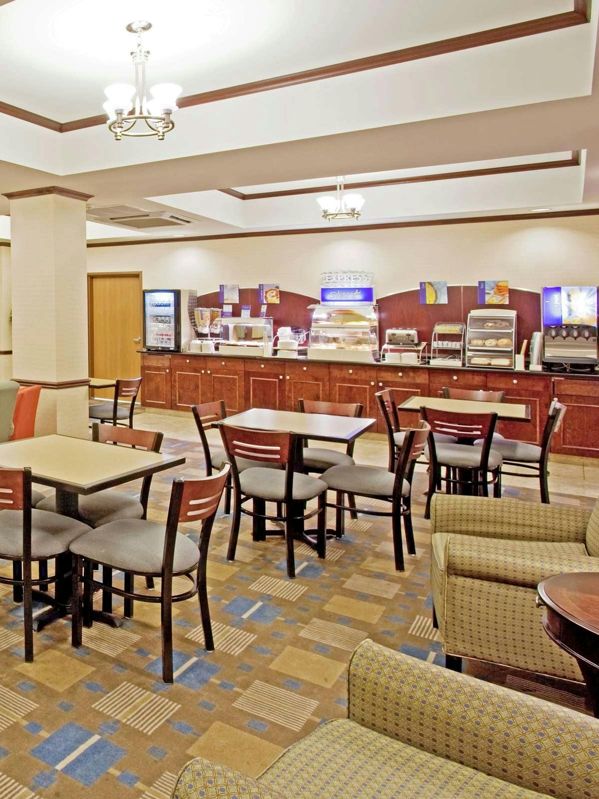 Hotel Holiday Inn Express Hotel & Suites Buffalo photo 5