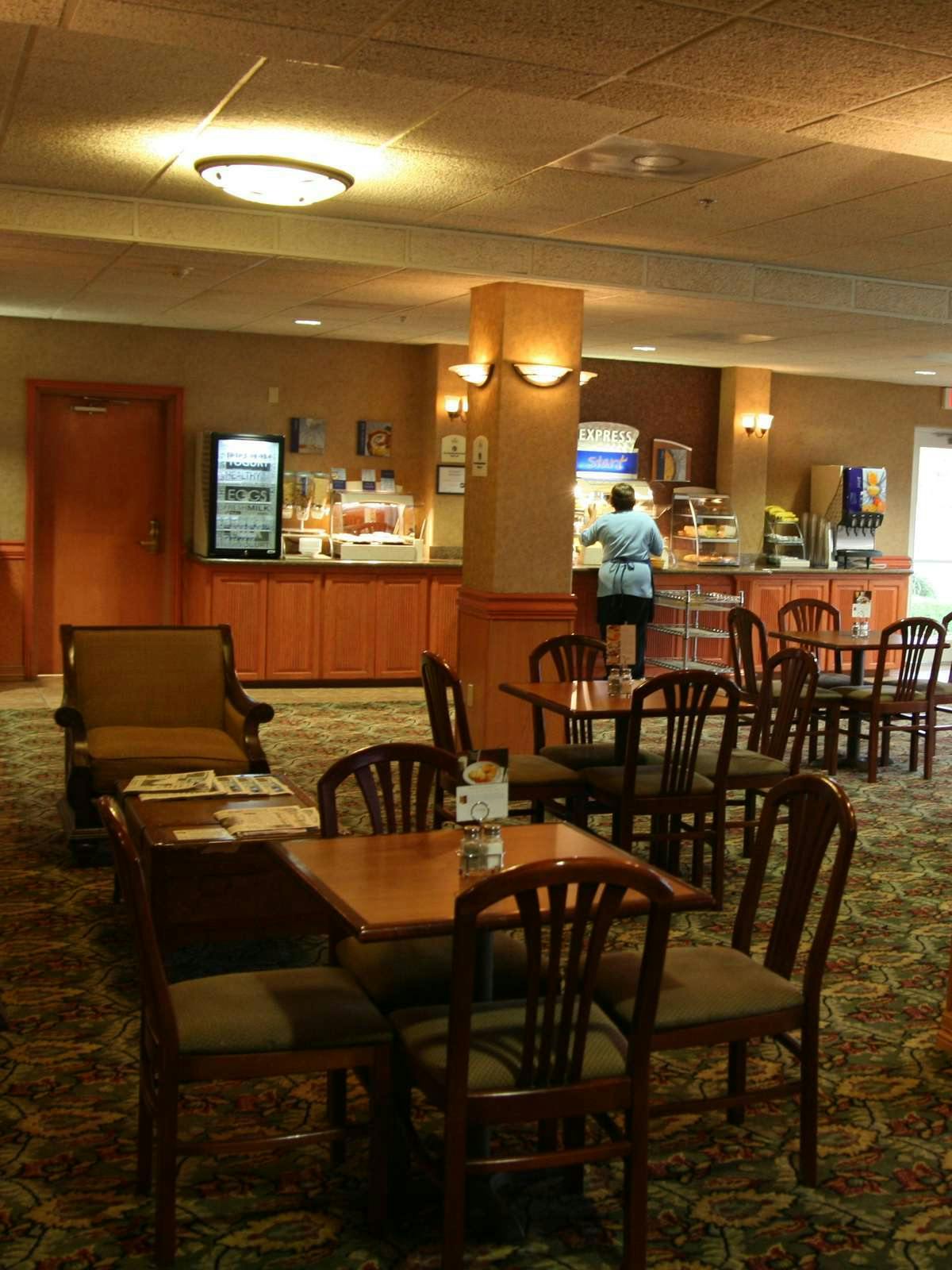 Hotel Holiday Inn Express Hotel & Suites Brownsville photo 5