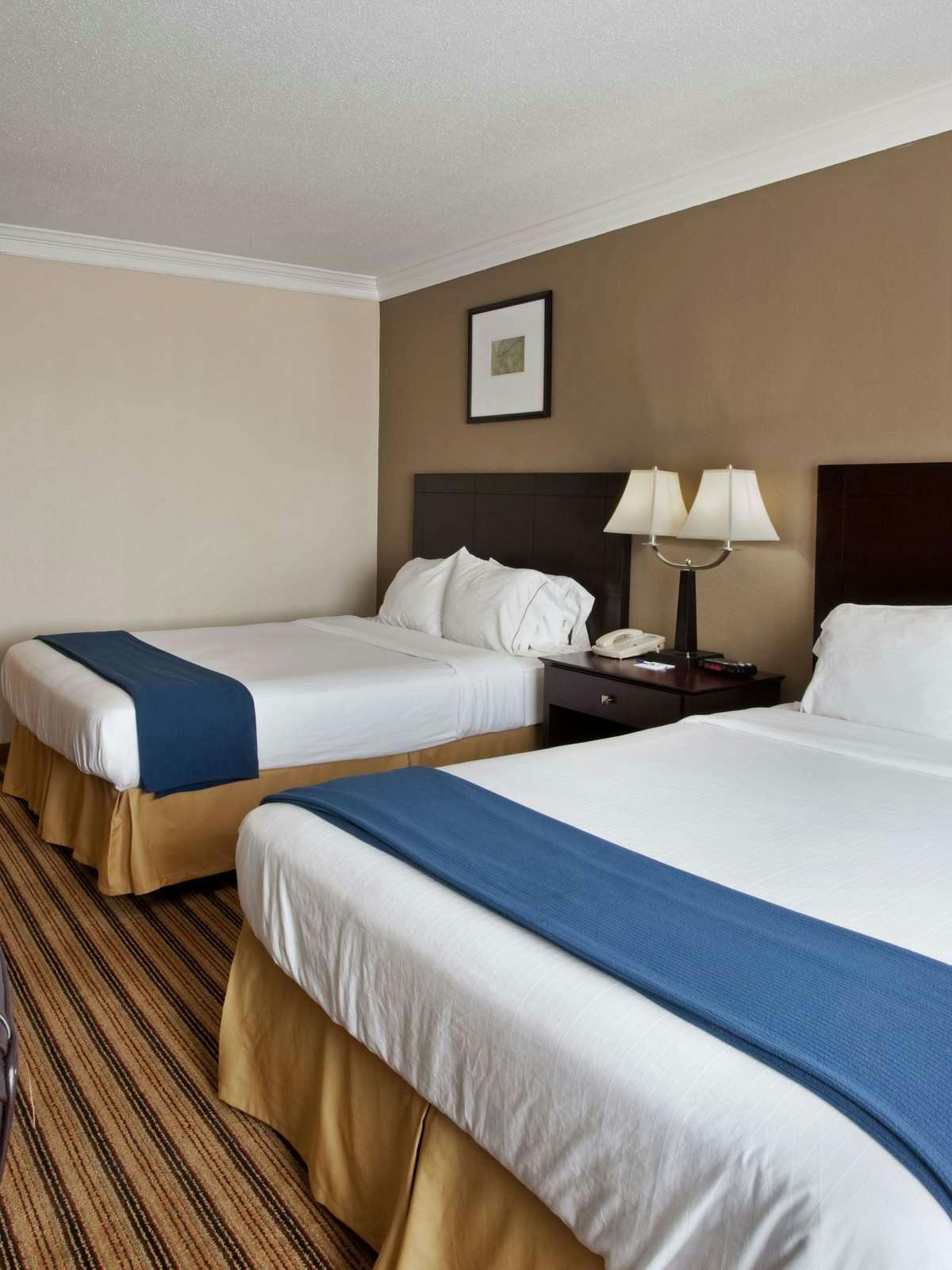Hotel Holiday Inn Express Hotel & Suites Byron photo 1