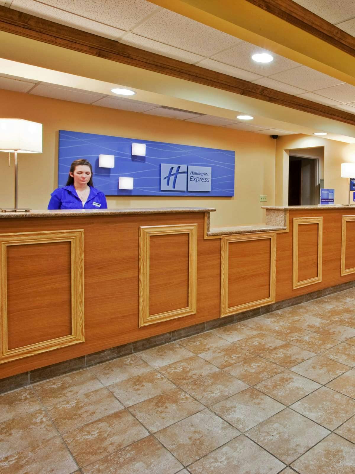 Hotel Holiday Inn Express Hotel & Suites Byron photo 3