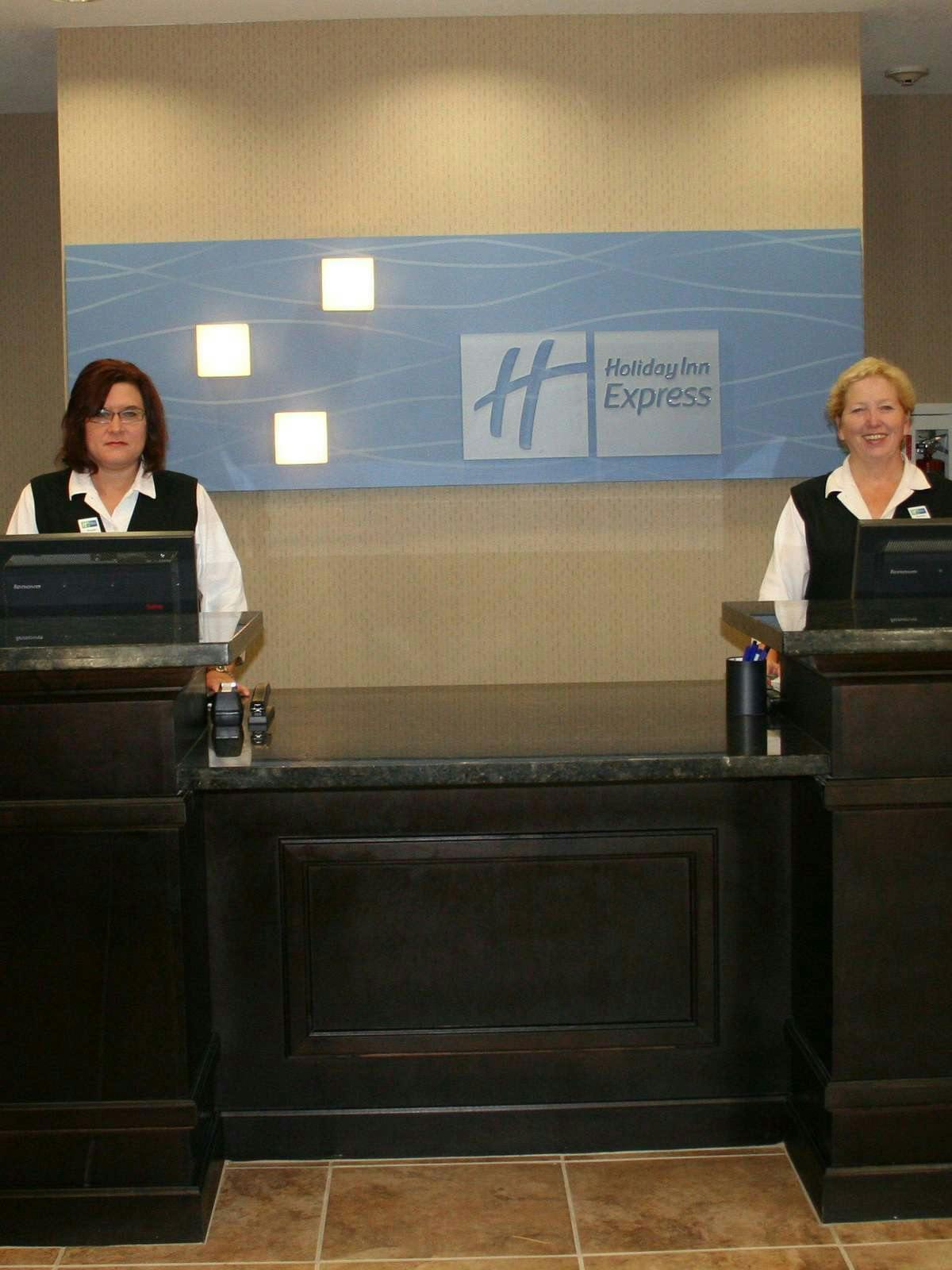 Hotel Holiday Inn Express Hotel & Suites Caddo Valley photo 3