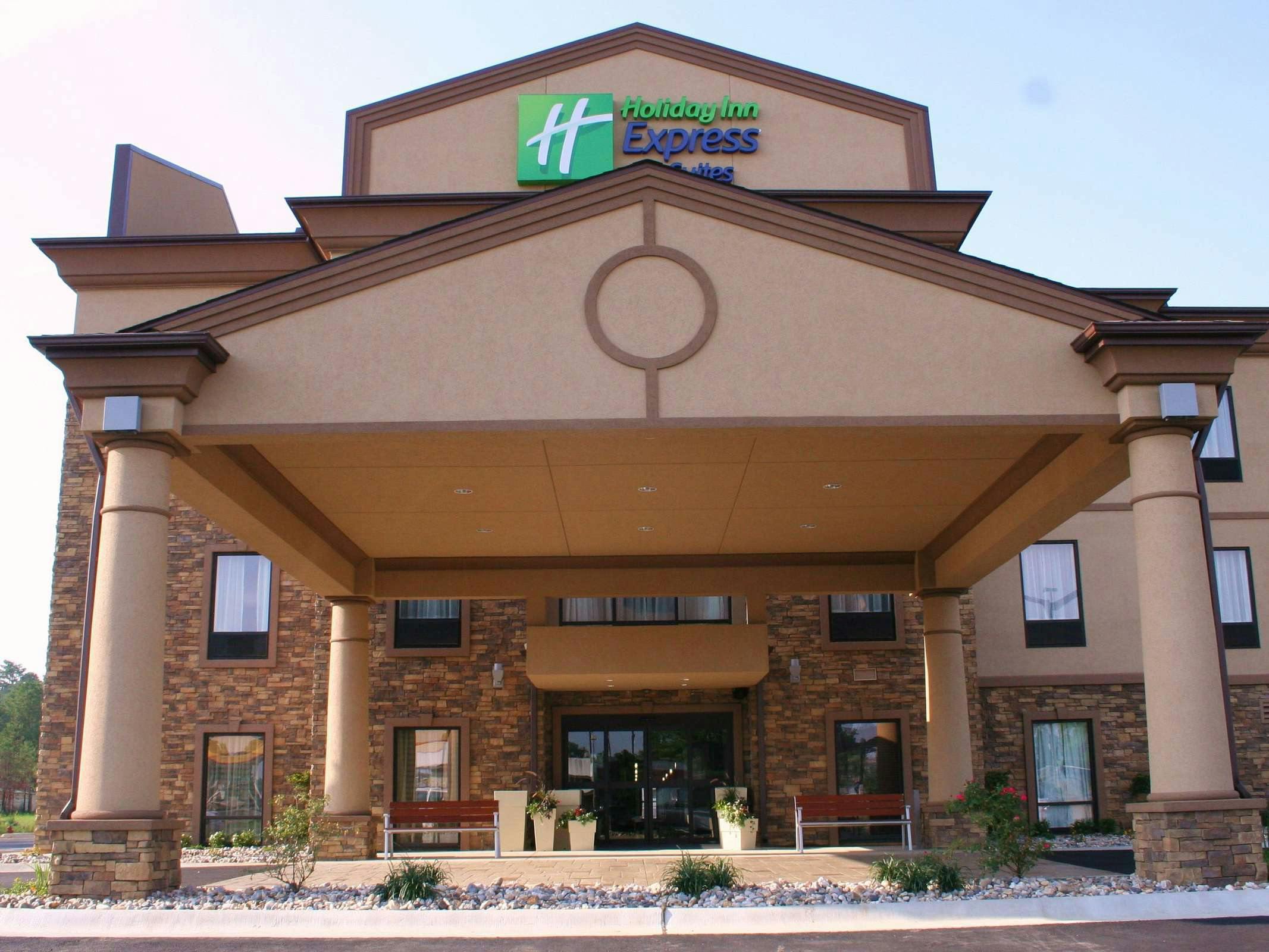 Holiday Inn Express Hotel & Suites Caddo Valley