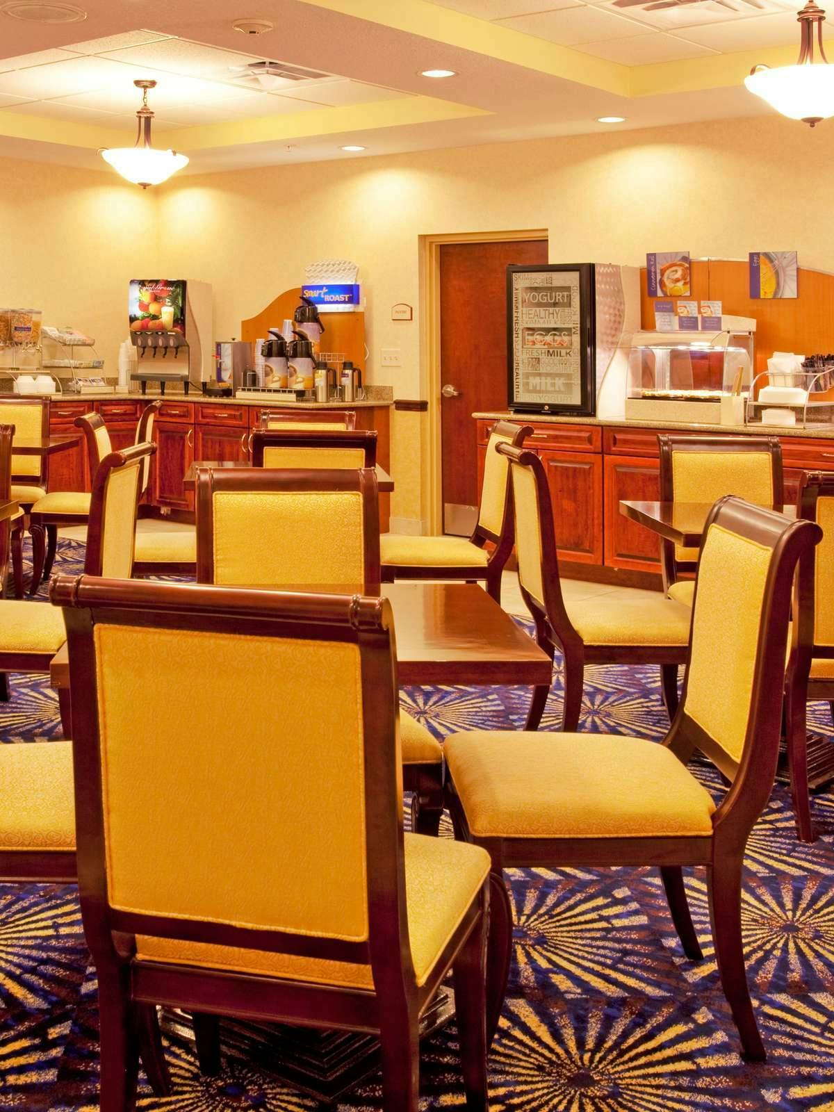 Hotel Holiday Inn Express Hotel & Suites Brooksville I 75 photo 5