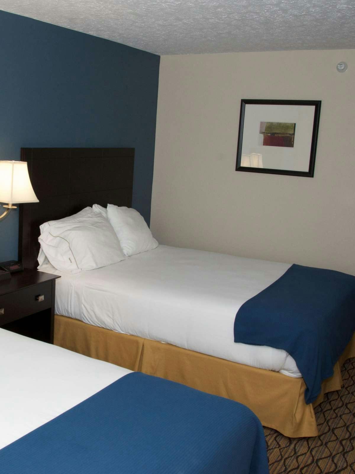 Hotel Holiday Inn Express Hotel & Suites Cadillac photo 1