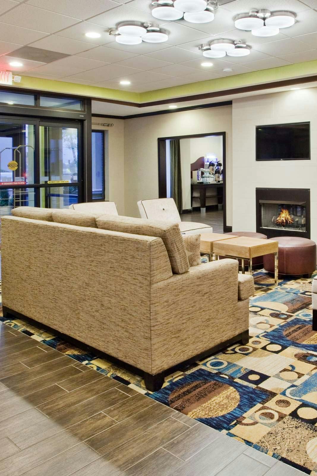 Hotel Holiday Inn Express Hotel & Suites Buford photo 3