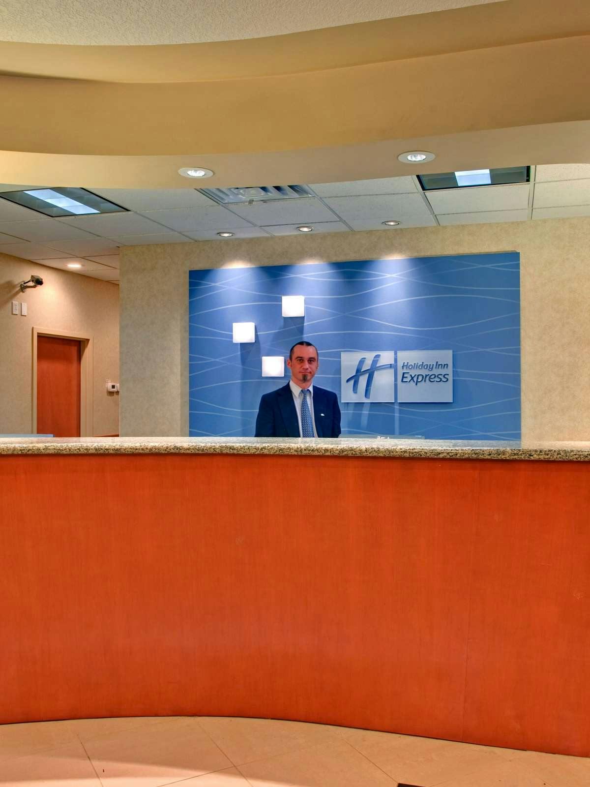 Hotel Holiday Inn Express Hotel & Suites Calgary photo 4