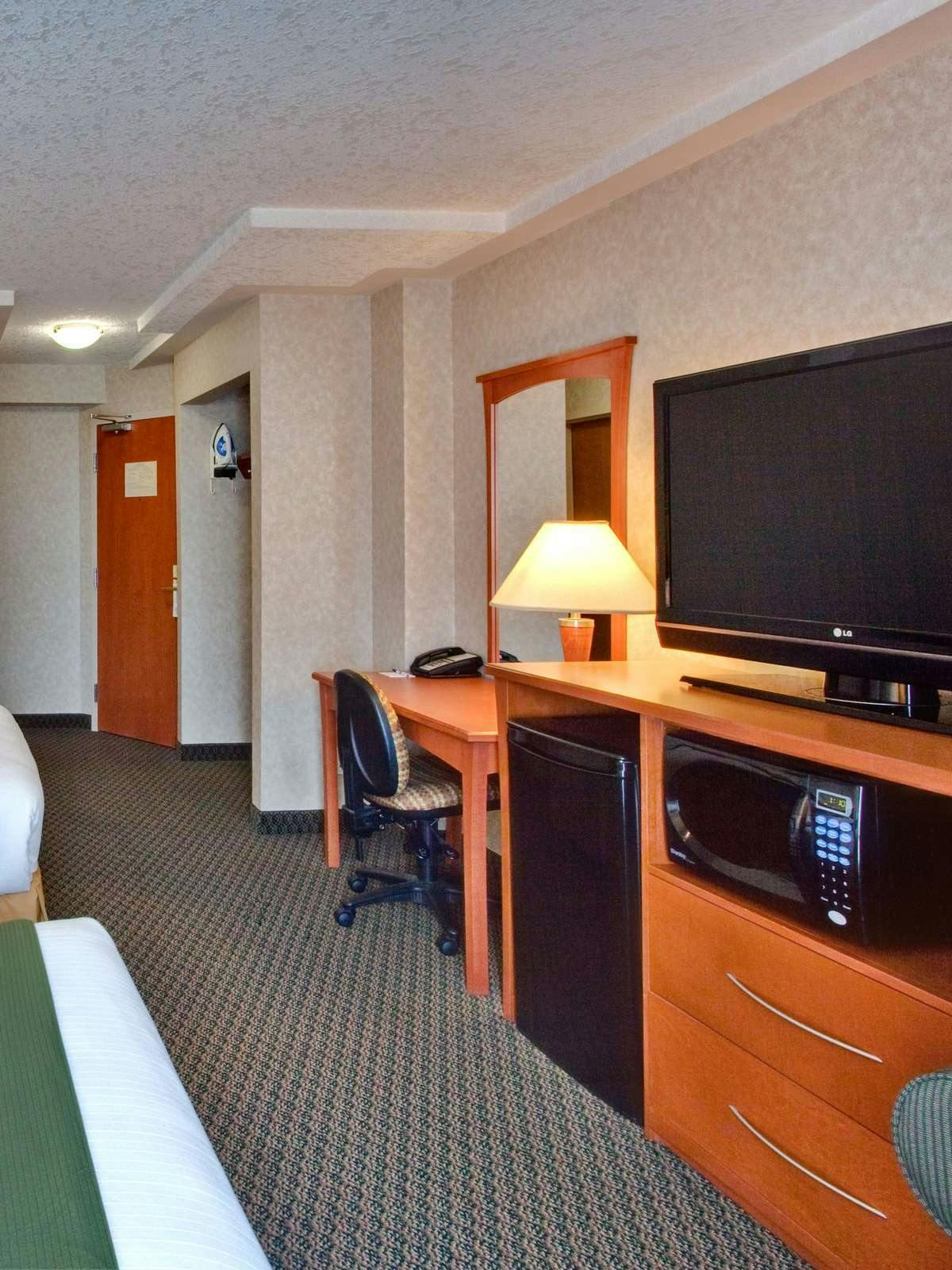Hotel Holiday Inn Express Hotel & Suites Calgary photo 2