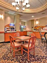 Hotel Holiday Inn Express Hotel & Suites Calgary photo 5