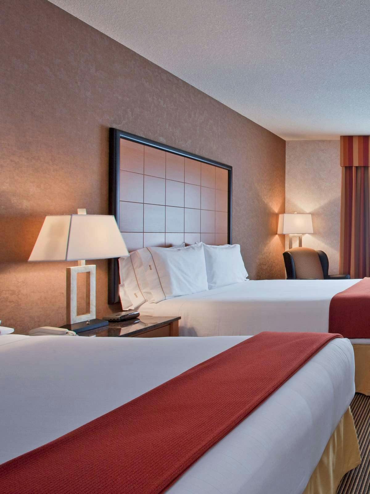 Hotel Holiday Inn Express Hotel & Suites Calgary South Macleod Trail S photo 1