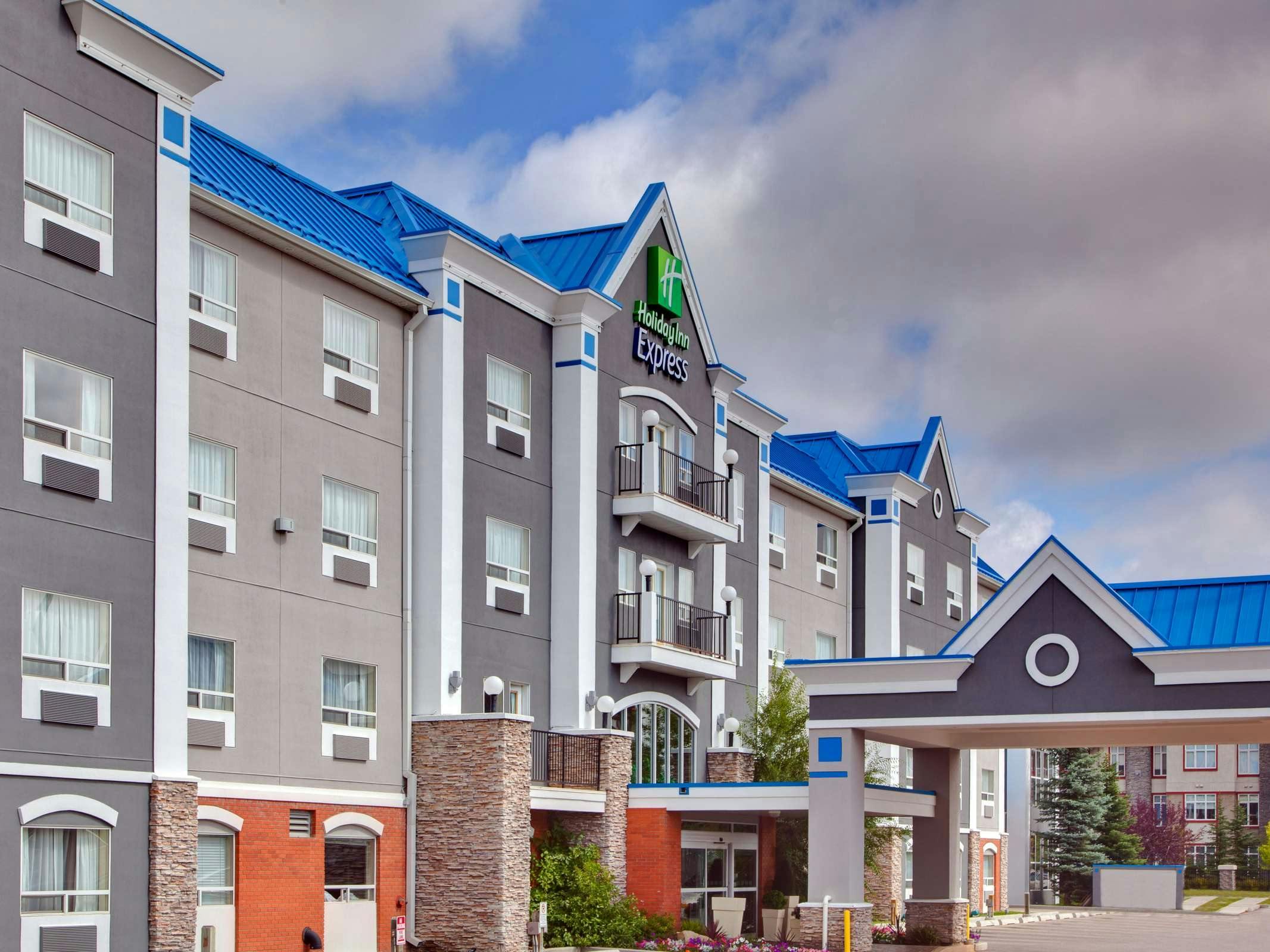 Holiday Inn Express Hotel & Suites Calgary South Macleod Trail S