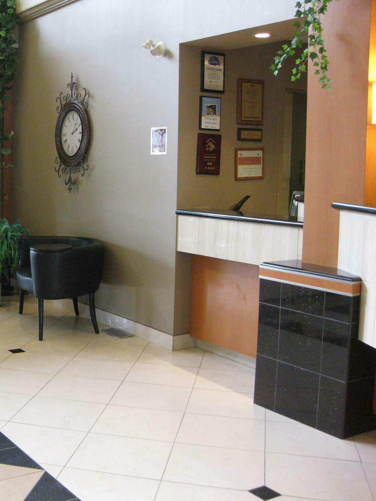 Hotel Holiday Inn Express Hotel & Suites Calgary South Macleod Trail S photo 4