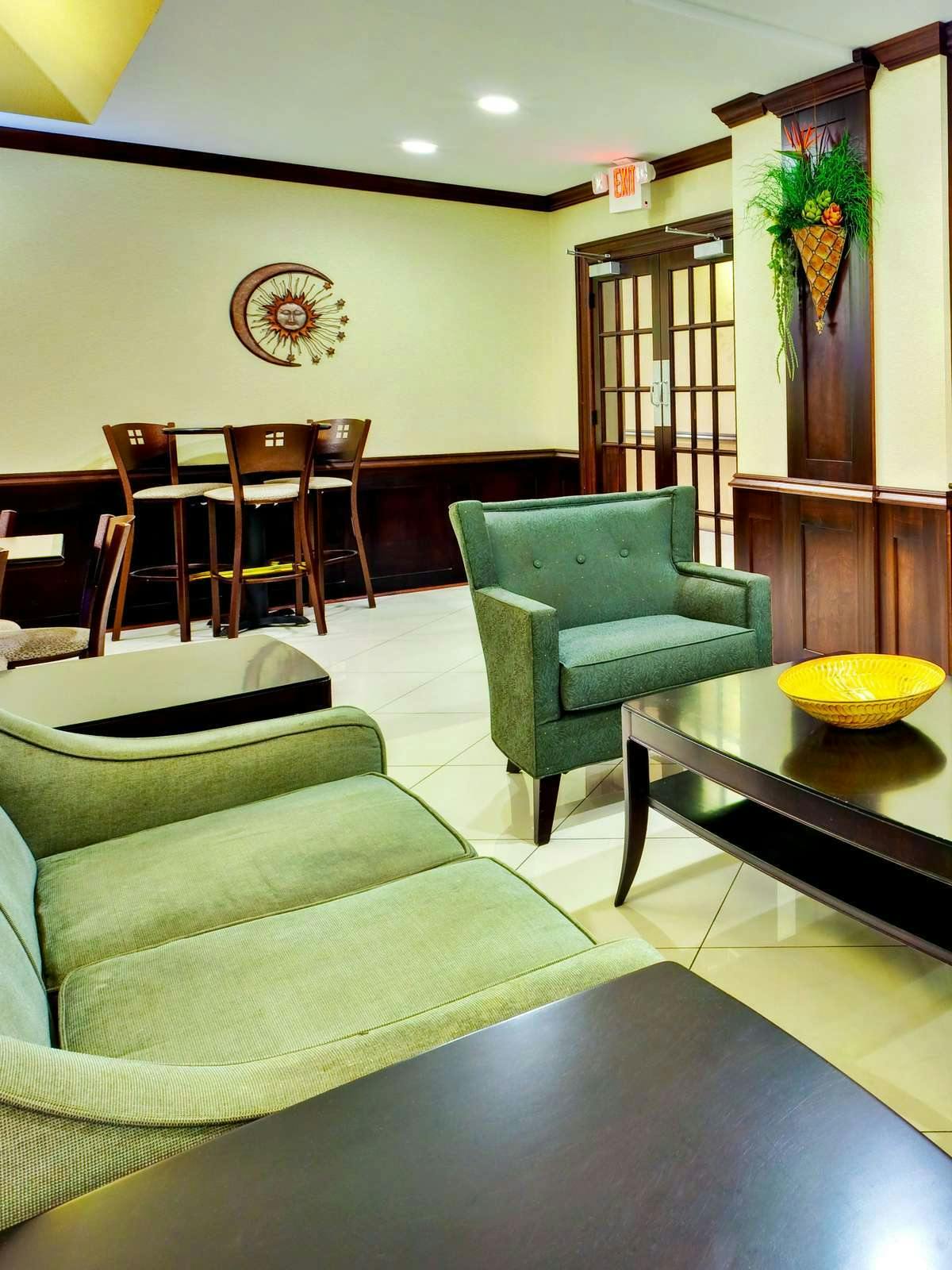 Hotel Holiday Inn Express Hotel & Suites Byram photo 3