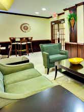 Hotel Holiday Inn Express Hotel & Suites Byram photo 3