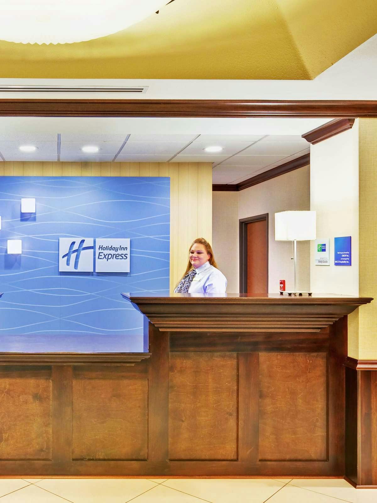 Hotel Holiday Inn Express Hotel & Suites Byram photo 4