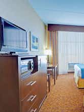Hotel Holiday Inn Express Hotel & Suites Byram photo 2