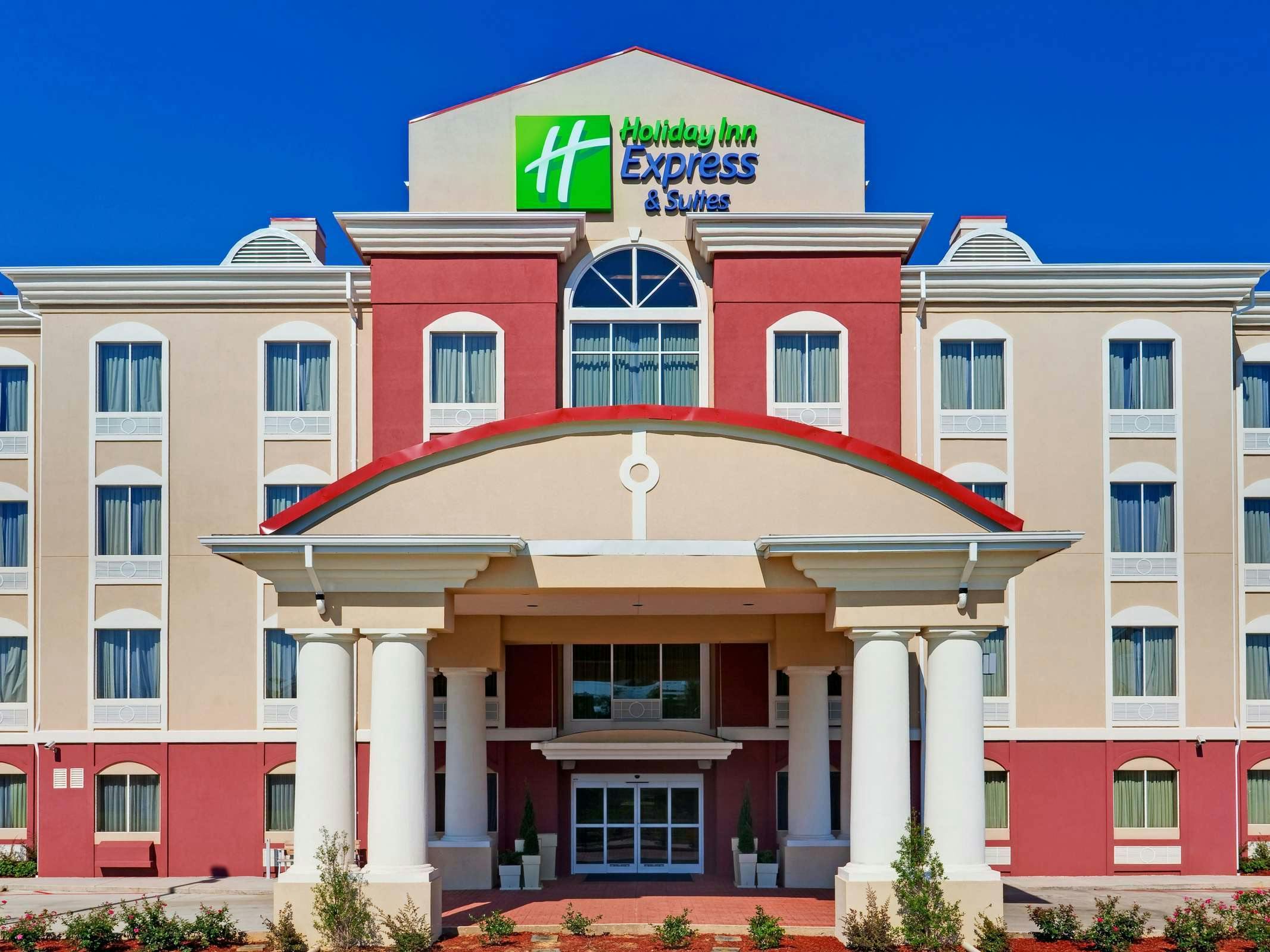 Holiday Inn Express Hotel & Suites Byram